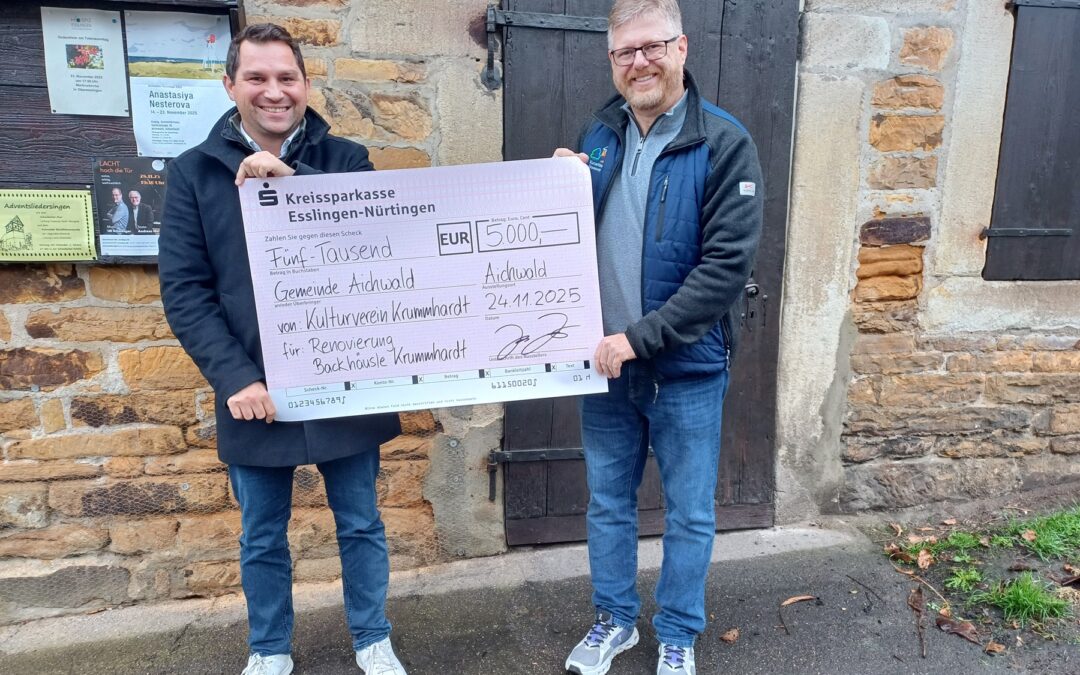 Kulturverein Krummhardt überreicht Spenden-Scheck für die Renovierung des Krummhardter Backhäusles